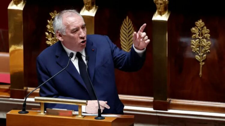 Rrëzohet qeveria franceze, kryeministri François Bayrou humbet votëbesimin