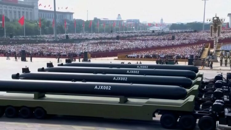 Kina zbulon armë të reja në paradën ushtarake, Trump: Përshëndetjet e mia për…