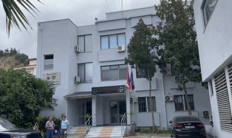 Aksidenti me dy viktima, Gjykata e Vlorës lë në burg italianen