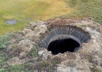 Shkencëtarët i japin shpjegim gropave gjigante misterioze në veri të botës