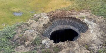 Shkencëtarët i japin shpjegim gropave gjigante misterioze në veri të botës