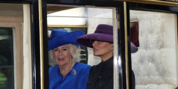 Me karrocë floriri dhe roje nderi, Trump pritet si “mbret” në Britani