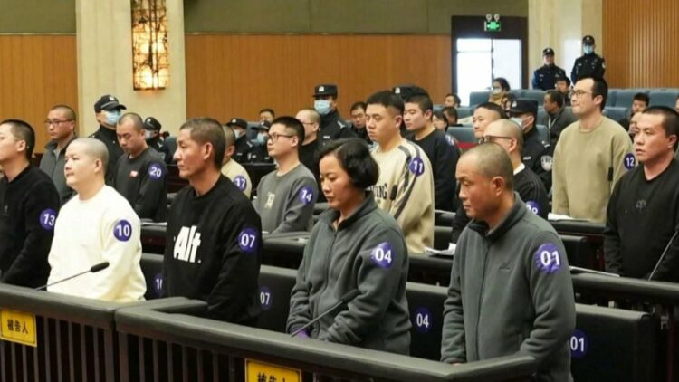 Kina dënon me vdekje 11 anëtarë të familjes mafioze