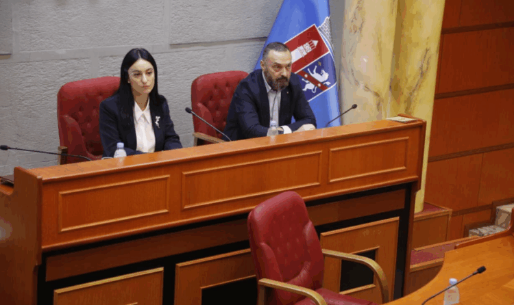 Gati shkarkimi, kryetarja e Këshillit: Veliaj transformoi Tiranën, por duhet…