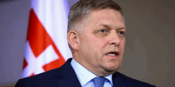 Sllovakia miraton ligjin që njeh vetëm dy gjini dhe kufizon adoptimin