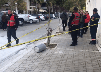 Shpërthim me eksploziv në një servis në Fushë-Krujë