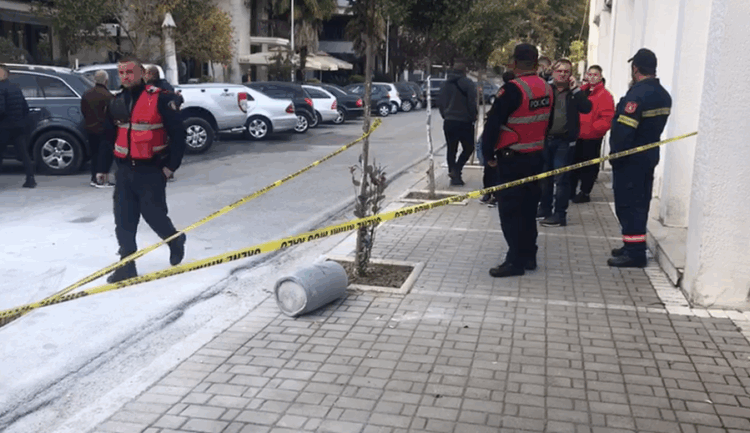 Shpërthim me eksploziv në një servis në Fushë-Krujë