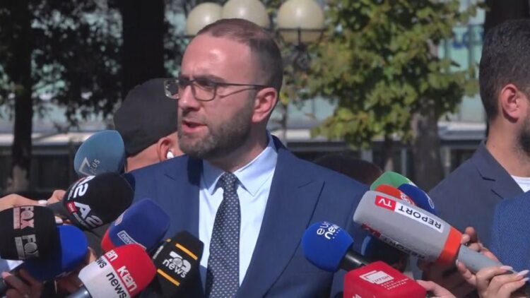 PD nuk tërhiqet nga shkarkimi i Peleshit dhe përsëritja e seancës për programin