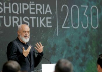 Rama publikon pamjet nga aksioni për lirimin e hapësirave publike: Ecim…