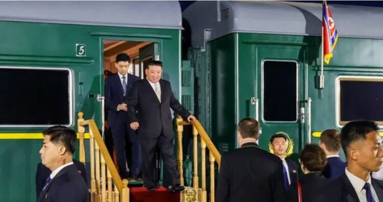 Kim Jong Un udhëton drejt Pekinit me tren të blinduar