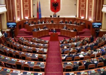 Opozita braktis seancën, Balla ironi me Korreshin: Ikën ata