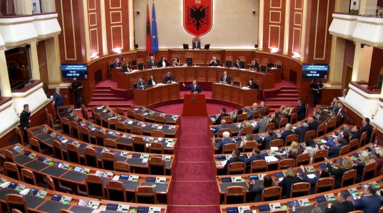 Opozita braktis seancën, Balla ironi me Korreshin: Ikën ata
