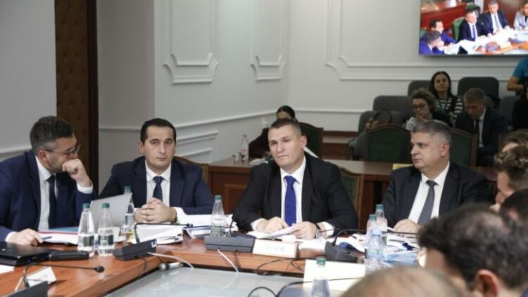 Dumani: Elementë të policisë pjesë e grupeve kriminale