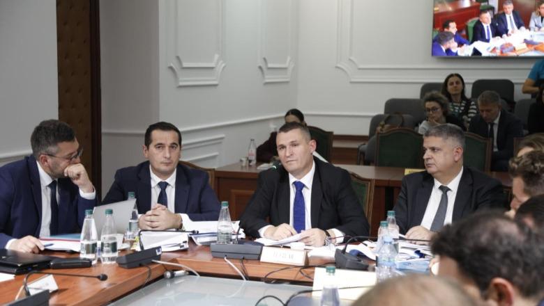 Dumani  Elementë të policisë pjesë e grupeve kriminale