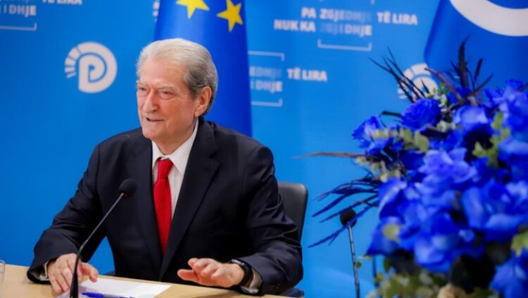 Akuzat se Begaj punon në një klinikë private, Berisha: Ndodh kjo në botë?