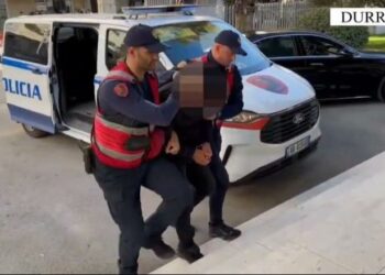 Durrës/ Shfrytëzoi për 3 vite për prostitucion 30-vjeçaren, arrestohet 42-vjeçari