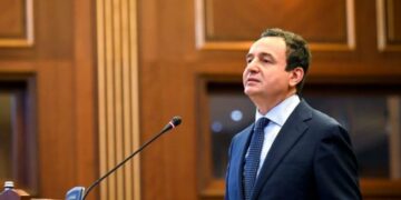 Albin Kurti prezanton emrat e kabinetit të ri qeveritar