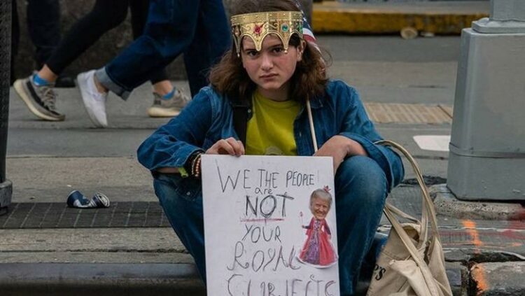 A po sundon Trump si një Mbret?