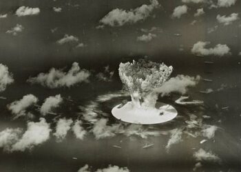 Trump i përgjigjet Putin: Le të rifillojmë me testimin e armëve bërthamore