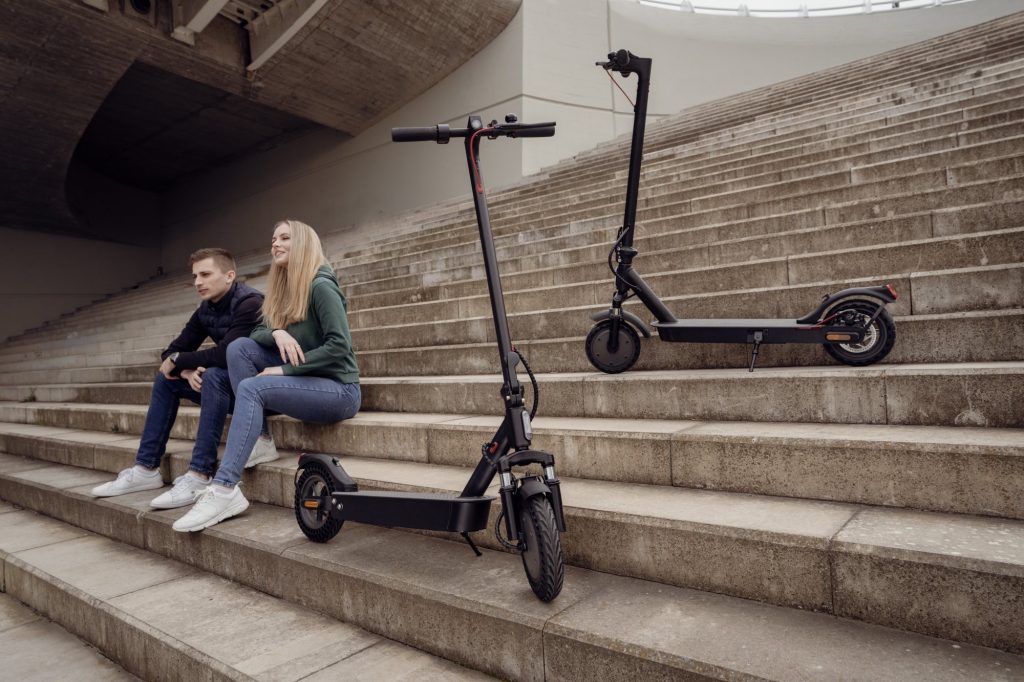 Praga ndalon monopatinat elektrike, vendimi pas ankesave të banorëve