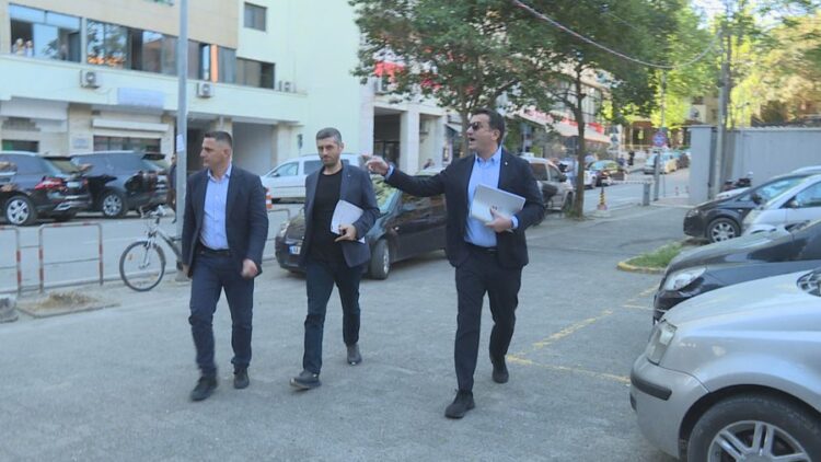 Veliaj lë nesër qelinë për seancën në Kushtetuese, avokati tërhiqet nga mbrojtja