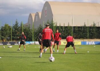 Ndeshja me Serbinë, kuqezinjtë nisin përgatitjet