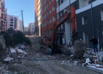 IMT bllokon pallatin në Astir, mbi 4 mijë metra katrorë ndërtim pa leje