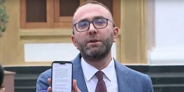 FOTO/ “Ngatërroi grup në WhatsApp”, Bardhi nxjerr mesazhin e Ballës: Ishte skenar…