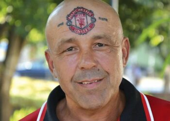 “Emri im është Manchester United”, tifozi që ndryshoi identitetin e tij