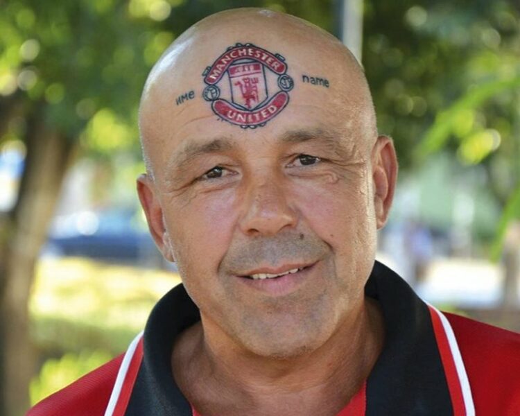 “Emri im është Manchester United”, tifozi që ndryshoi identitetin e tij