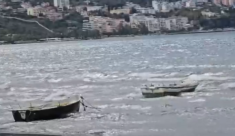 Moti i keq  pezullohet lundrimi për mjetet e vogla në Vlorë
