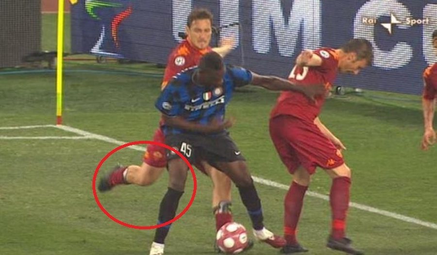 15 vjet më pas  Totti zbulon pse e goditi Balotelli n