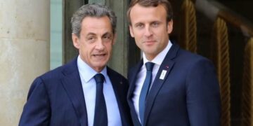 Sarkozi u prit nga Macron në Pallatin Presidencial para se të shkojë në burg
