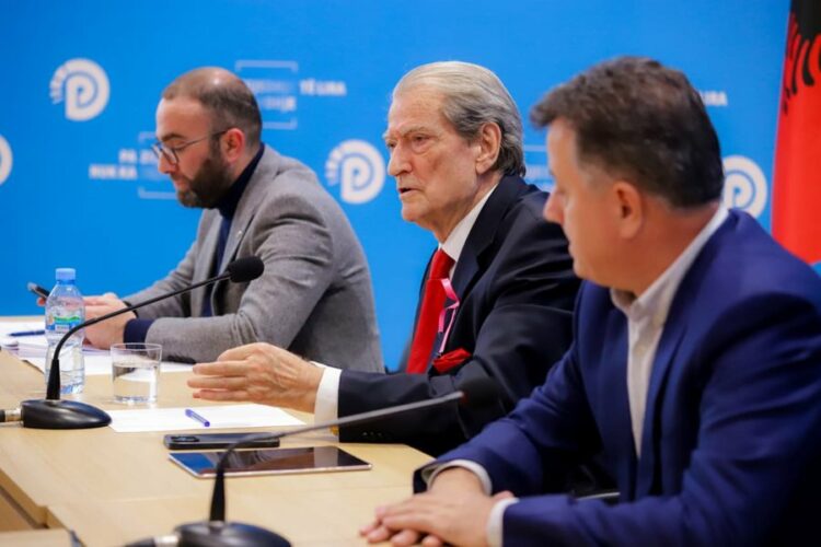 Berisha thirrje për protesta brenda vendit dhe jashtë tij