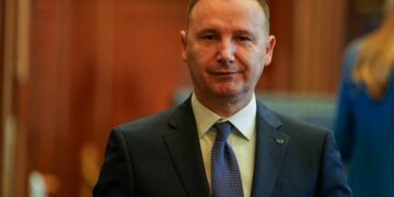 Deputeti i LDK në Kosovë godet me grusht një qytetar: Më provokoi