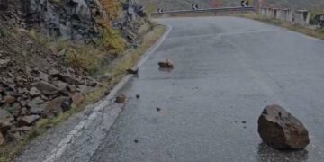 Moti i keq/ Probleme në Kukës, rënie gurësh dhe inerte në Rrugën e Kombit