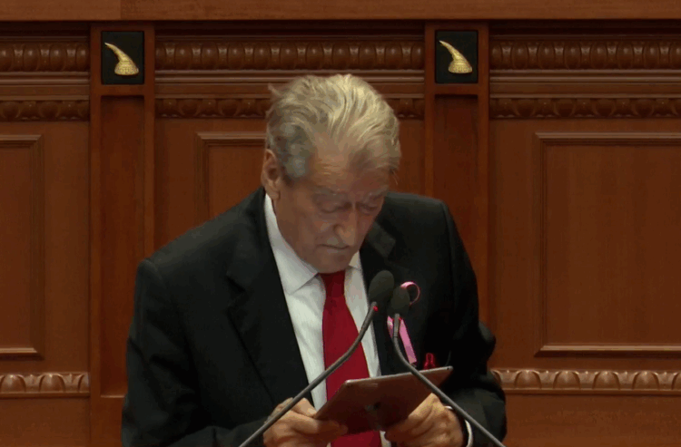 Berisha në Kuvend: Dumani është bërë avokati i vjedhjeve