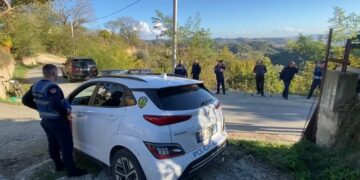 Vrau babanë me thikë në Durrës, arrestohet djali 25-vjeçar