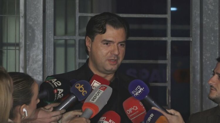 Basha del nga SPAK:Di që ju ka marrë malli për konferenca, por do të prisni edhe pak