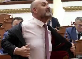 Akuzat e Berishës, Manja heq xhaketën: Të sfidoj Sali