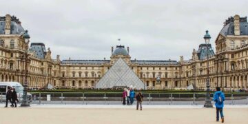 Vjedhja në muzeun e Luvrit, 2 të arrestuarit pranojnë përfshirjen e tyre në grabitje