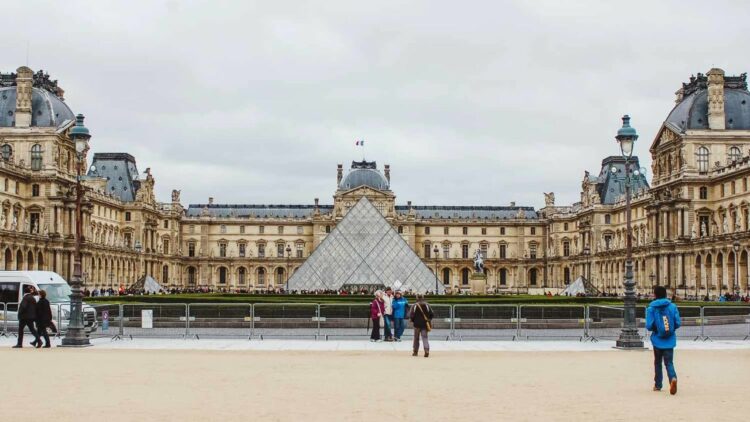 Vjedhja në muzeun e Luvrit, 2 të arrestuarit pranojnë përfshirjen e tyre në grabitje