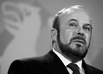 Nga burgu te betejat brenda PS, karriera dhe jeta politike e Fatos Nanos