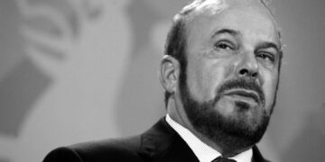 Nga burgu te betejat brenda PS, karriera dhe jeta politike e Fatos Nanos