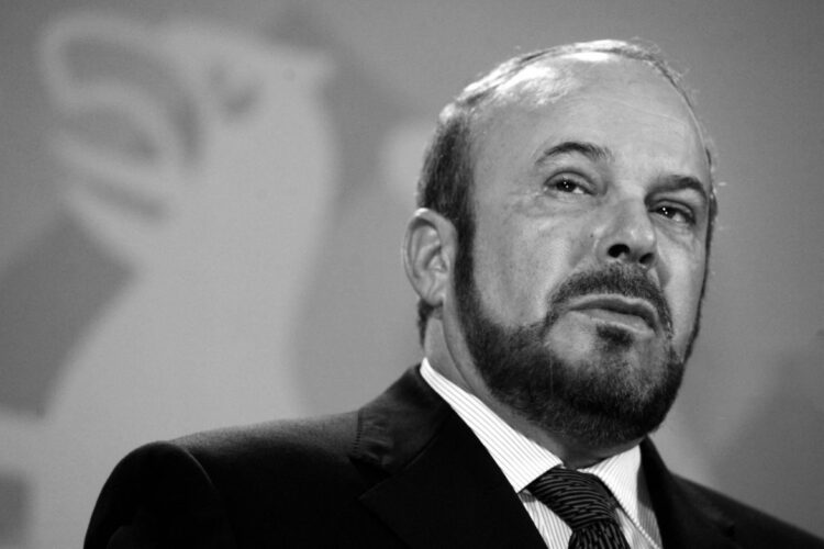 Nga burgu te betejat brenda PS, karriera dhe jeta politike e Fatos Nanos