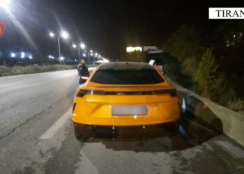 34-vjeçari i dënuari për vjedhje dhe dhunë kapet me Lamborghini