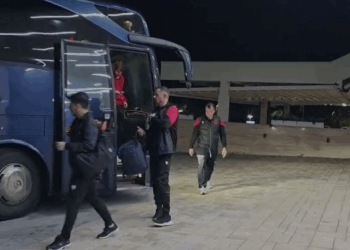 Nën masa të rrepta sigurie, Kombëtarja shqiptare arrin në hotel në Nish