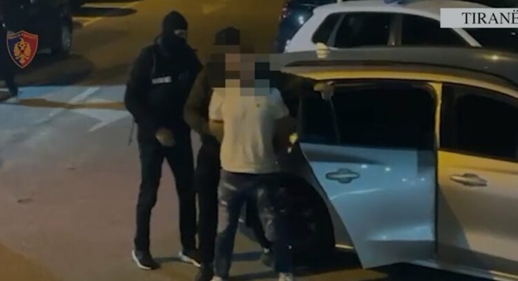 Shpërndante kokainë në bulevardin “Nënë Tereza”, në pranga 22-vjeçari