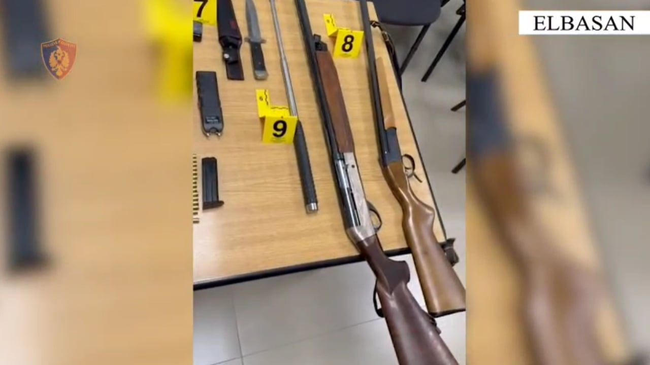 Armë pa leje  jelekë policie dhe radio  14 të arrestuar në Elbasan