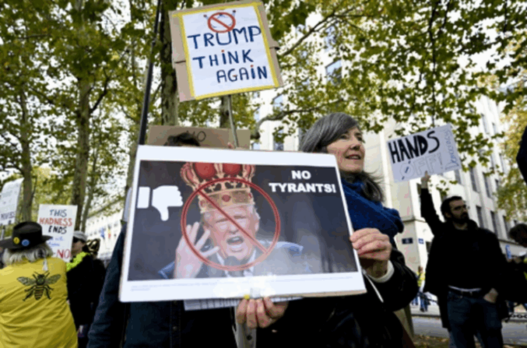 “Jo mbretër”/ Miliona amerikanë protestojnë kundër Trump, akuzohet për autoritarizëm